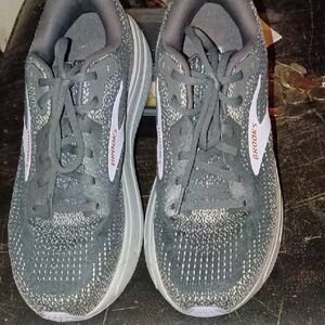Brooks Gray and White Running Sneakers 9